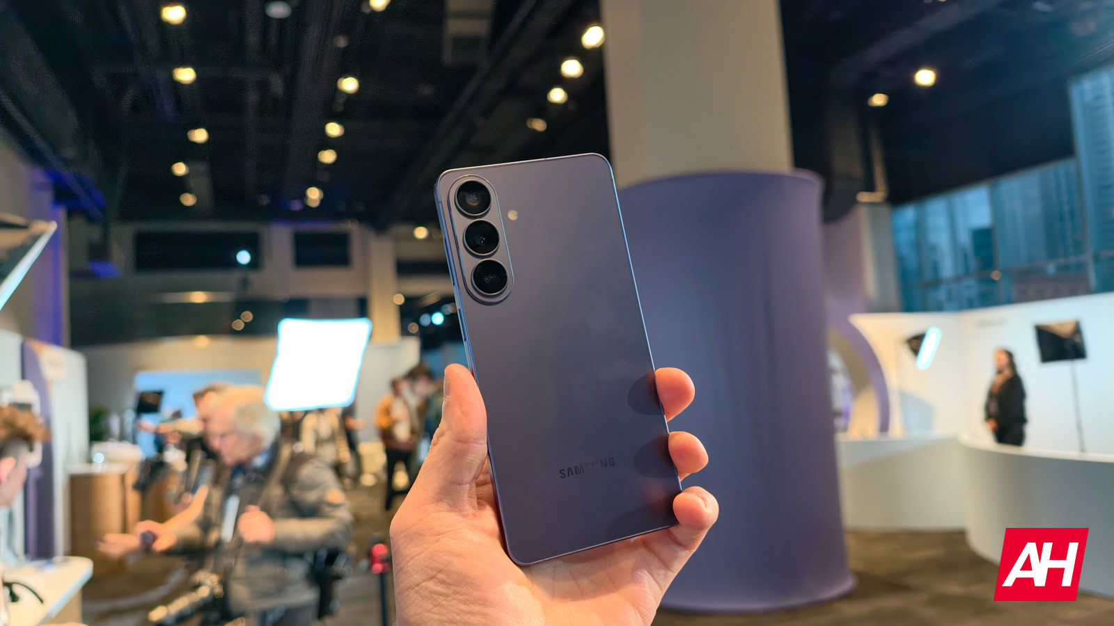 Samsung rimuove magneti qi2 dal galaxy s26 spiegazione non convincente