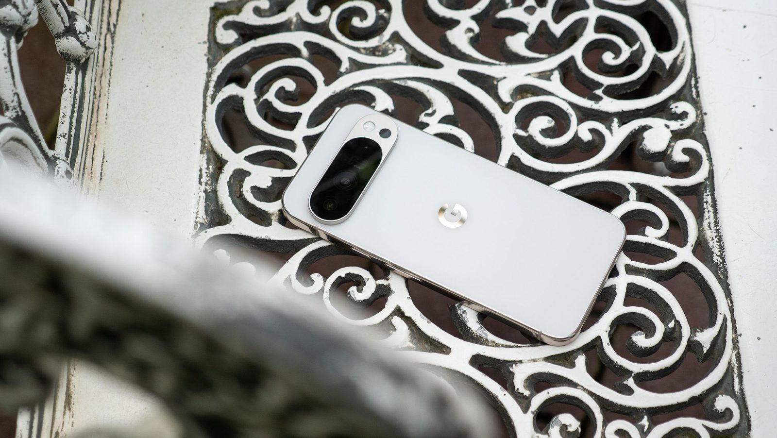 Pixel 10 problemi grafici risolti con aggiornamento di sicurezza di marzo