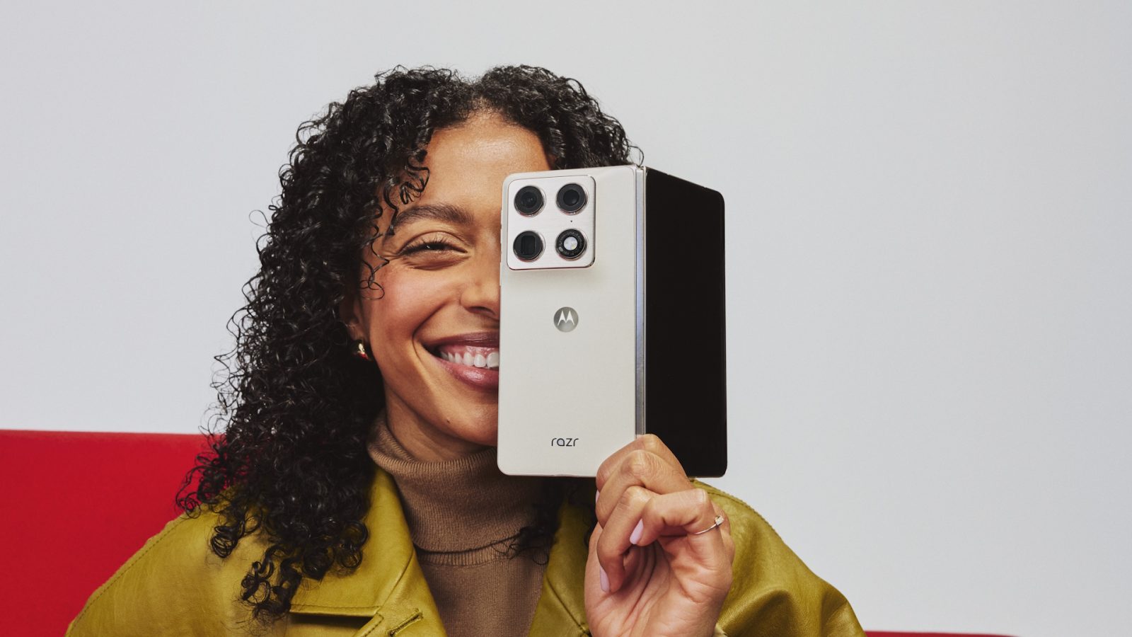 Razr fold si conferma re dei telefoni pieghevoli al mwc Razr fold si conferma re dei telefoni pieghevoli al mwc