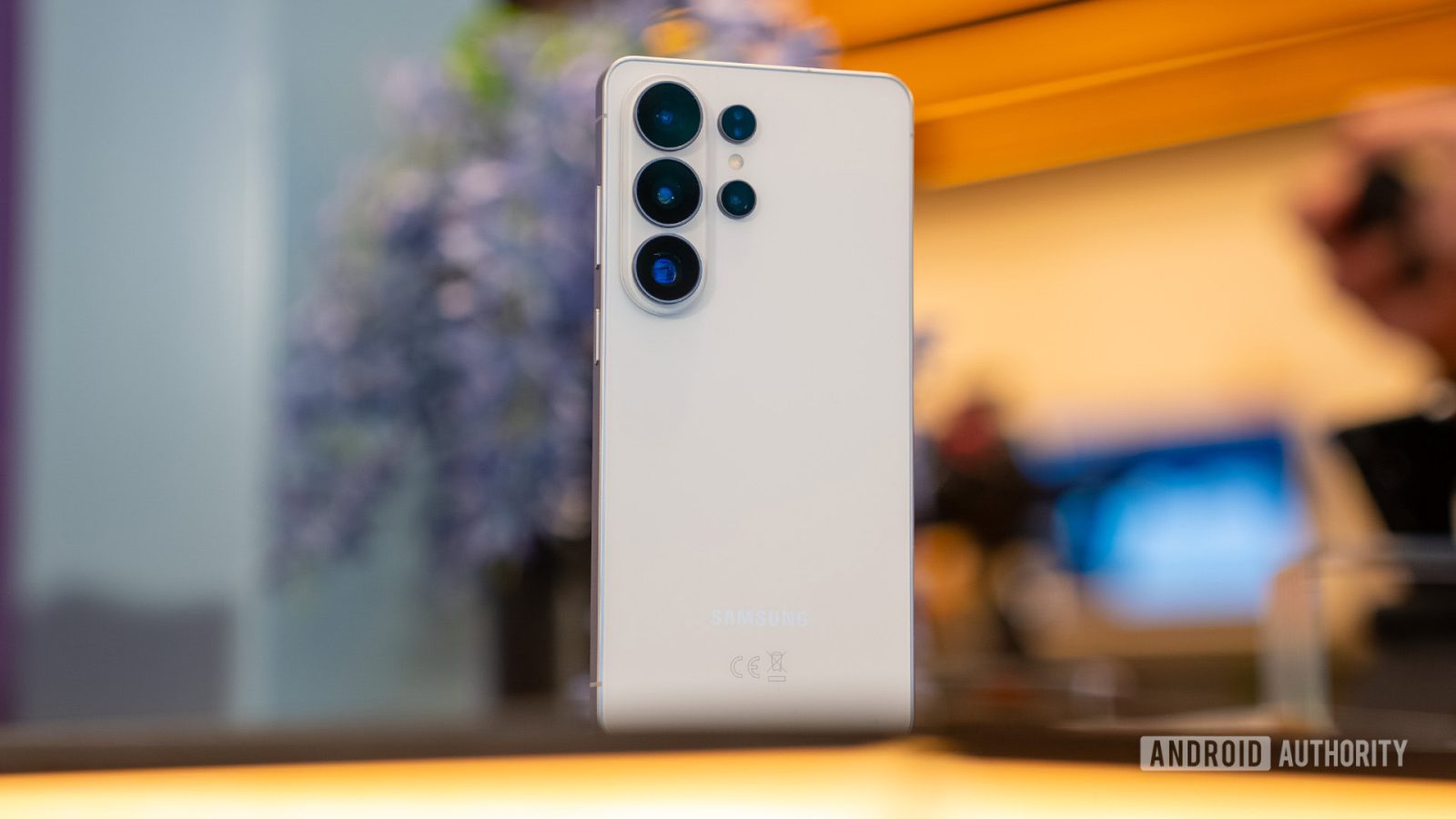 galaxy s28 ultra potrebbe ritardare aggiornamento del display a 10 bit da Mondoandroid.com galaxy s28 ultra potrebbe ritardare aggiornamento del display a 10 bit