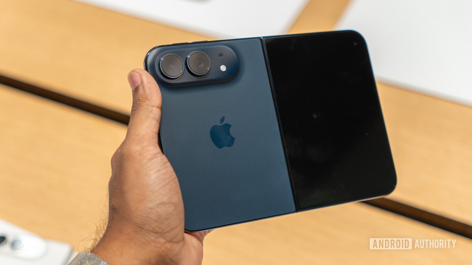Smartphone pieghevoli: prima li amavo, ora non li sopporto più