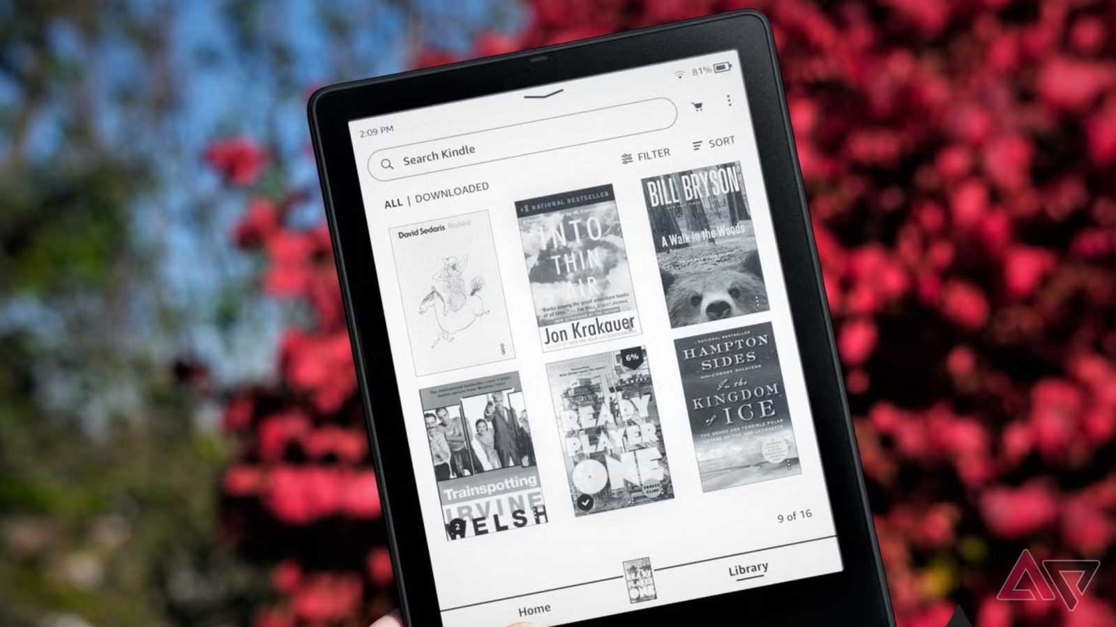 Kindle Paperwhite Signature bundle con custodia e dock di ricarica wireless: sconto del 39%