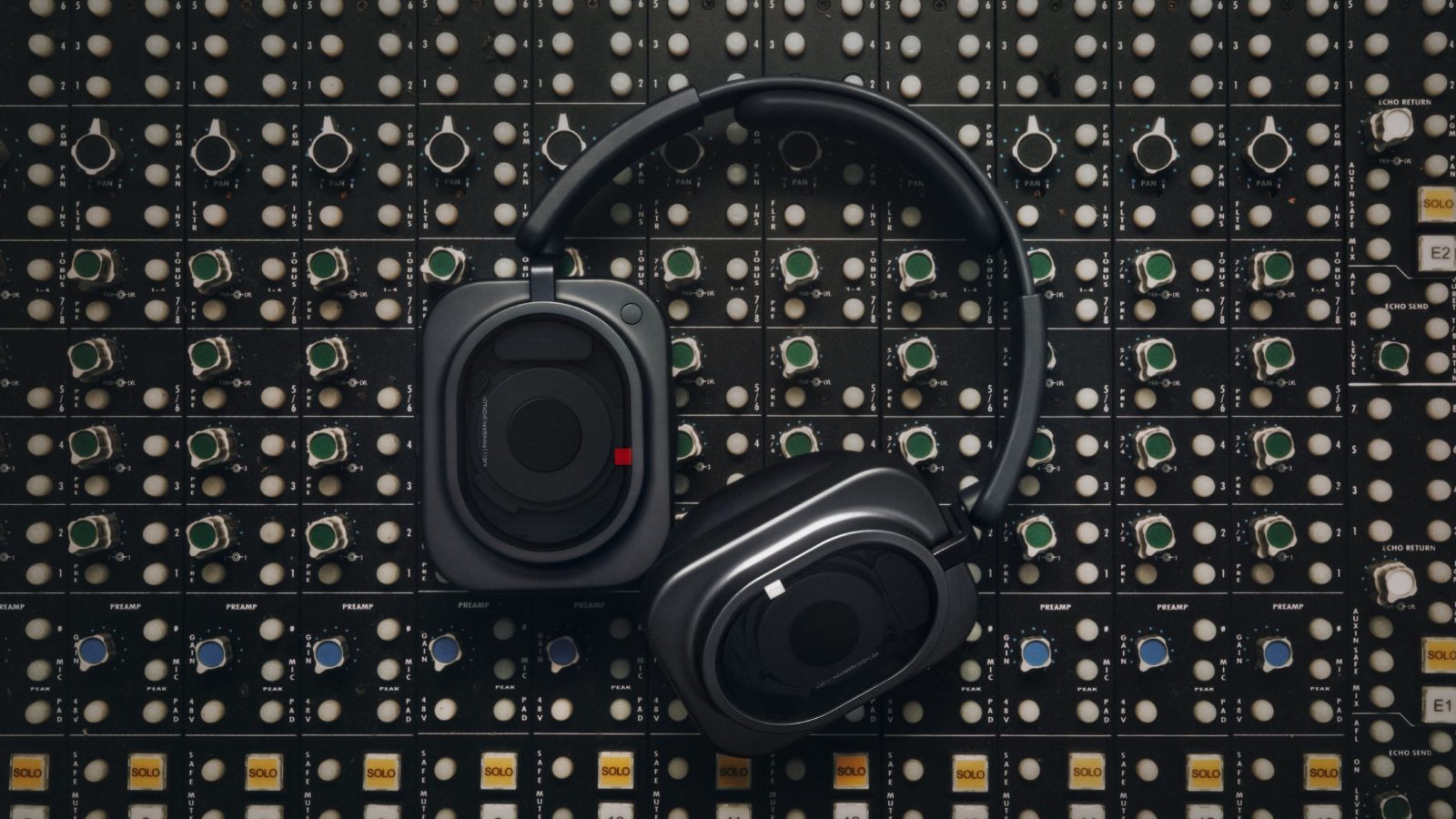 Nothing Headphone (1) Pro: tre driver, cancellazione del rumore a 46 dB e una speciale modalità studio