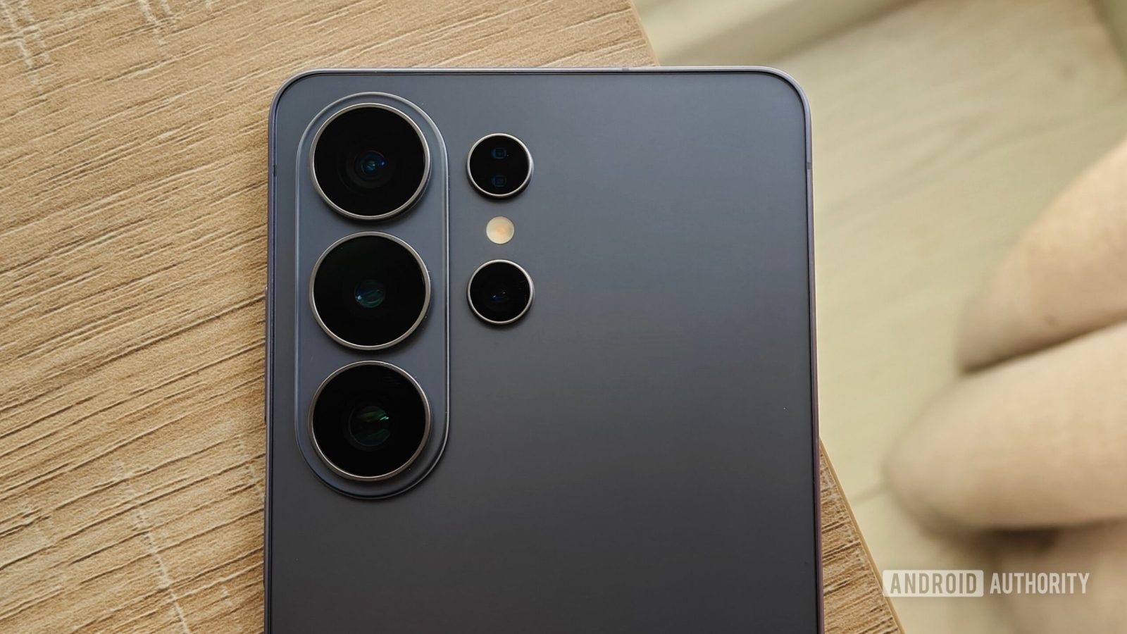 Galaxy s27 ultra: buone notizie per le foto al buio, ma brutte sorprese per lo zoom