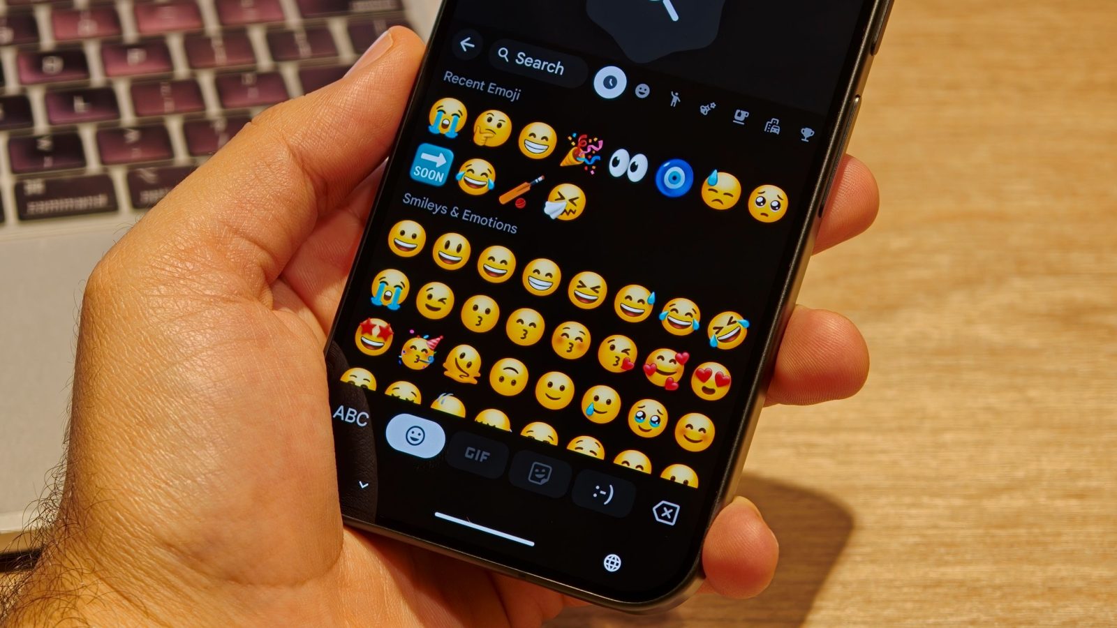 Emoji 3d di google arrivano sui vecchi pixel: ecco i telefoni compatibili