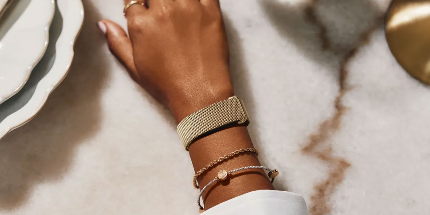 Fitbit air: nuova elegante maglia metallica e rilevamento automatico più preciso