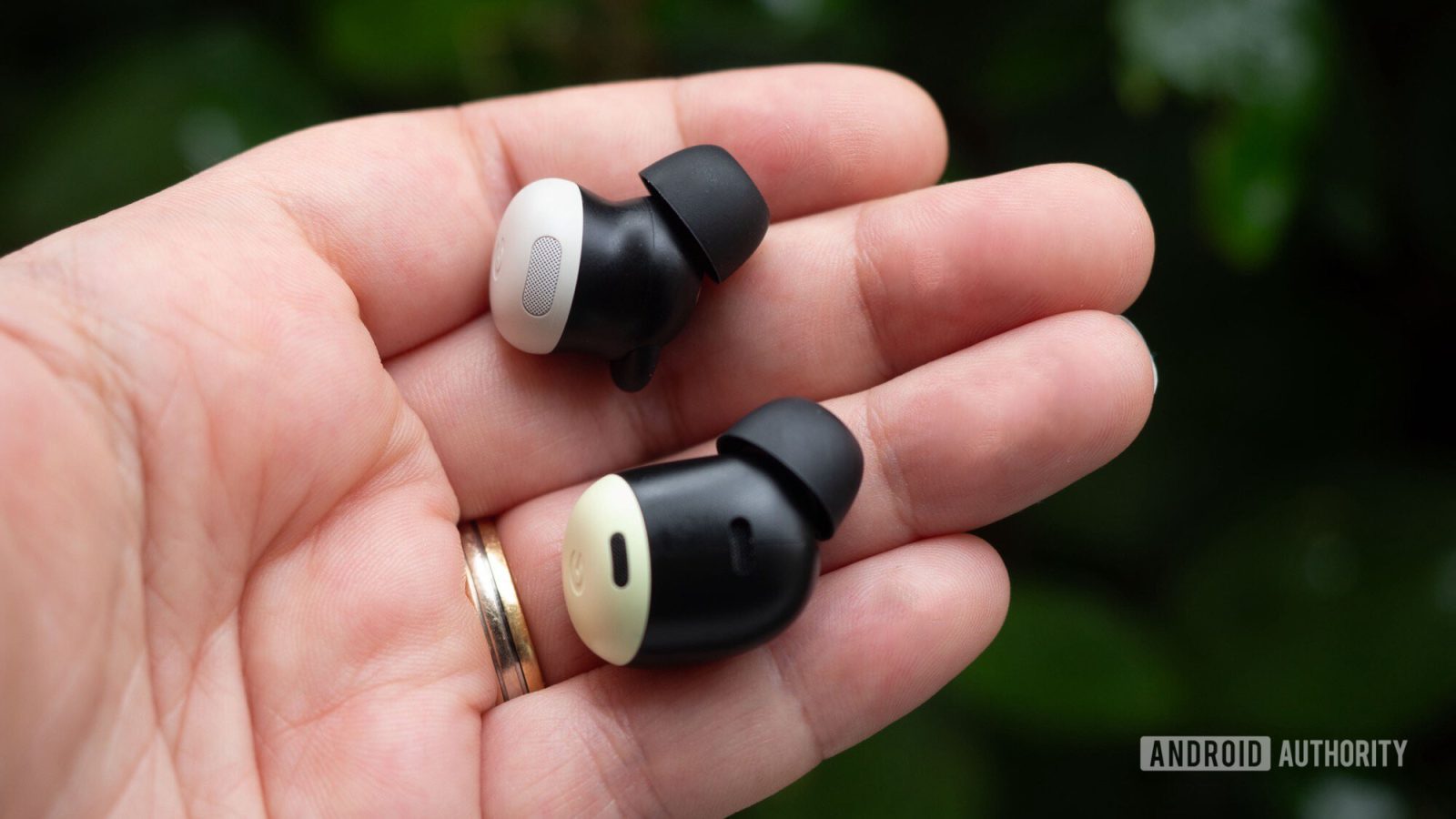 Pixel buds: il massiccio aggiornamento di google porta tante nuove funzioni