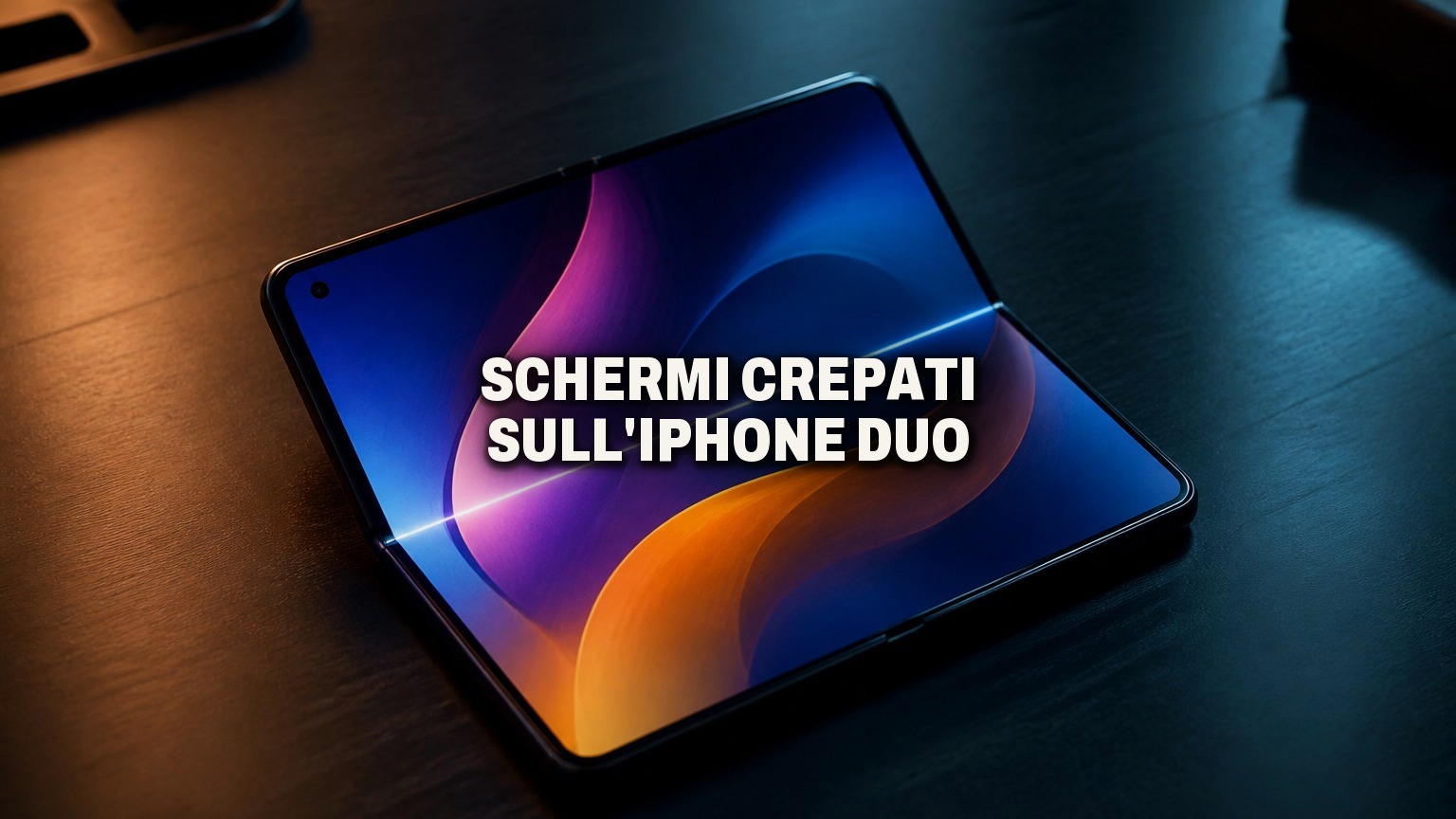iPhone Duo, gli schermi interni si crepano da soli lungo la cerniera
